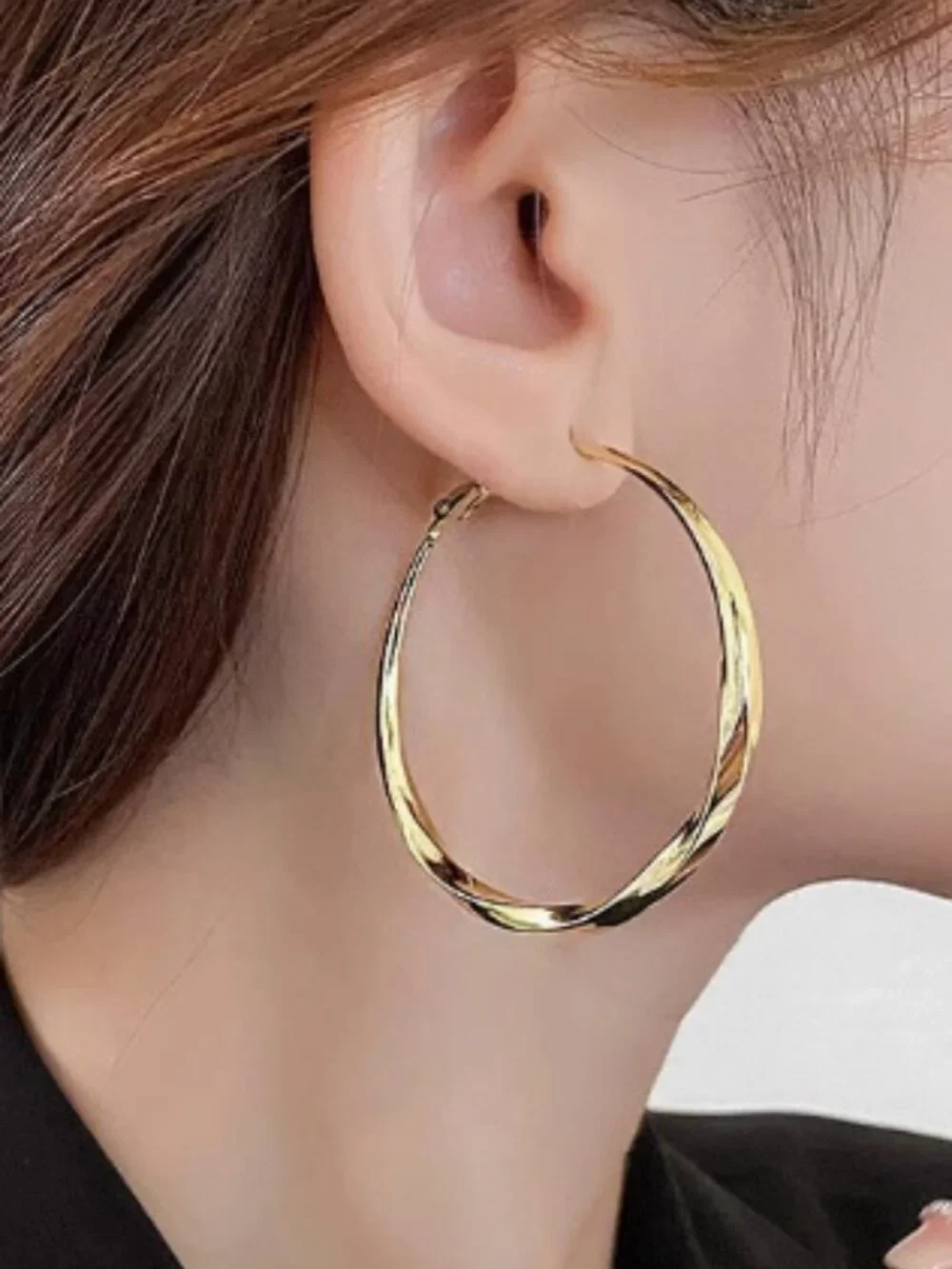 Twisted Oval Gold Hoop Earrings Polished Metal Minimalist Clasp Hoop Jewelry